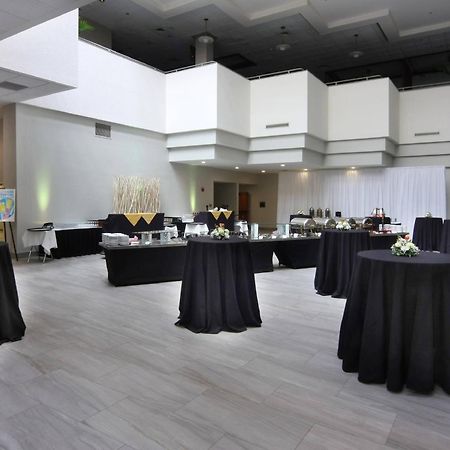 Marriott East Lansing At University Place Exteriör bild