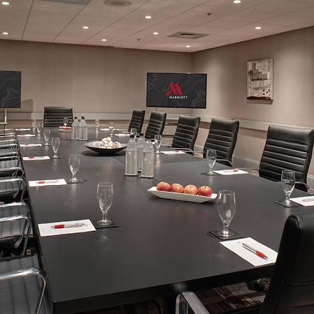 Marriott East Lansing At University Place Exteriör bild