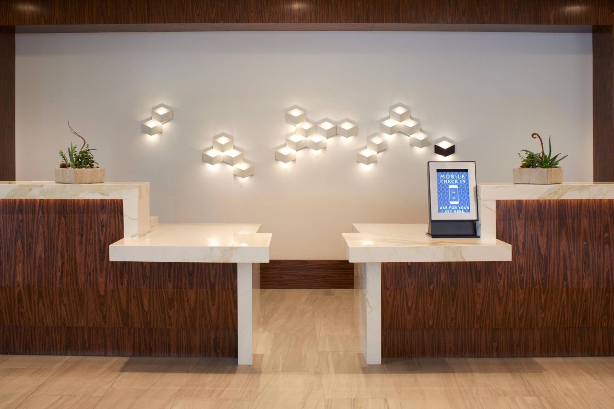 Marriott East Lansing At University Place Exteriör bild