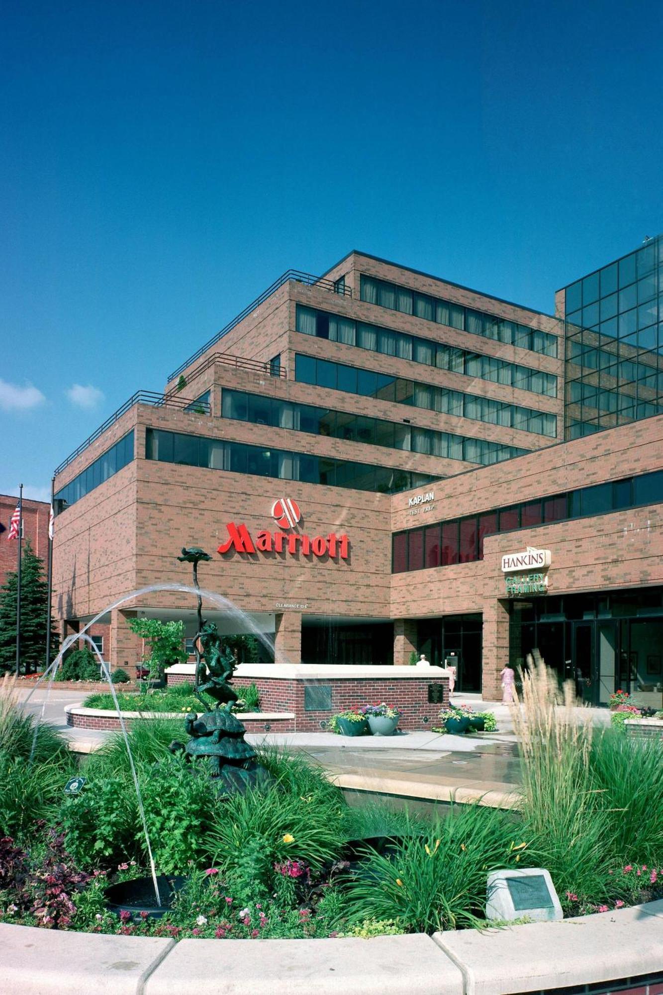 Marriott East Lansing At University Place Exteriör bild